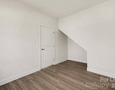 562 W Wilson Avenue - Photo Thumbnail 24