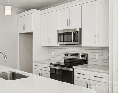 562 W Wilson Avenue - Photo Thumbnail 15