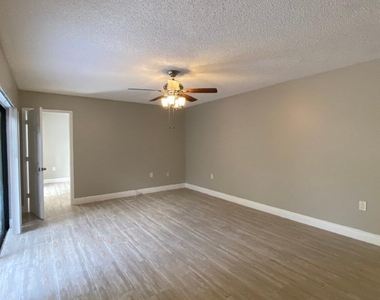 1522 15th Terrace - Photo Thumbnail 5