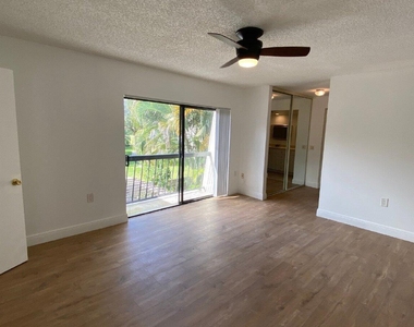 1522 15th Terrace - Photo Thumbnail 9