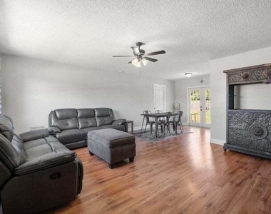 2456 Se Melaleuca Boulevard - Photo Thumbnail 3