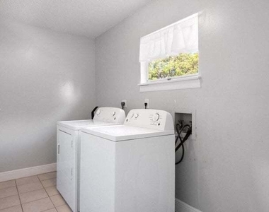 2456 Se Melaleuca Boulevard - Photo Thumbnail 10