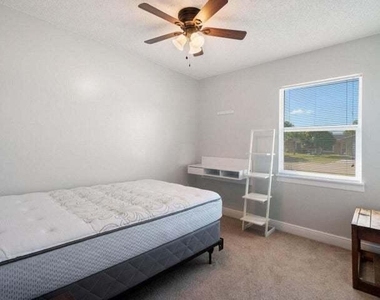 2456 Se Melaleuca Boulevard - Photo Thumbnail 5