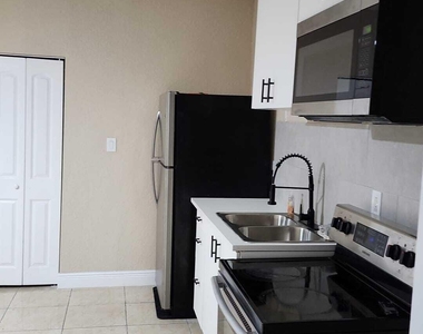 18515 Nw 42nd Place - Photo Thumbnail 2