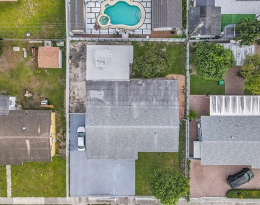 18515 Nw 42nd Place - Photo Thumbnail 9