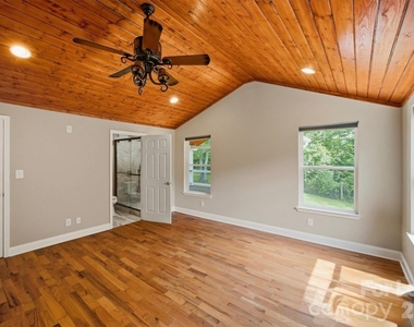 1515 Berkley Street Sw - Photo Thumbnail 1