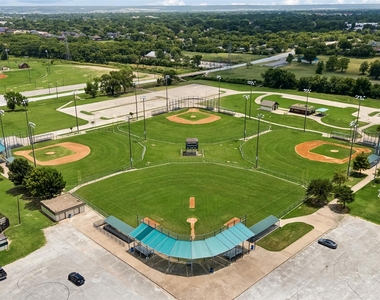 810 Premier Parkway - Photo Thumbnail 31