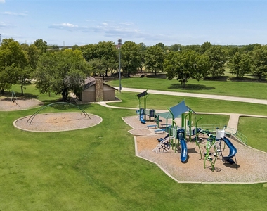 810 Premier Parkway - Photo Thumbnail 29
