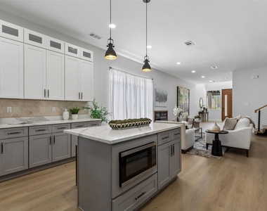 810 Premier Parkway - Photo Thumbnail 27