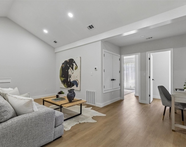810 Premier Parkway - Photo Thumbnail 1