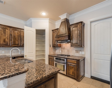 5456 Longview Street - Photo Thumbnail 5