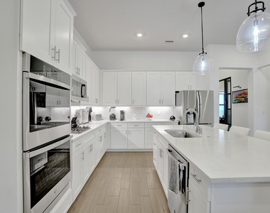 8334 W Blue Spring Drive - Photo Thumbnail 11