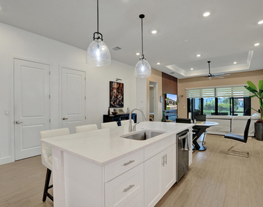 8334 W Blue Spring Drive - Photo Thumbnail 10