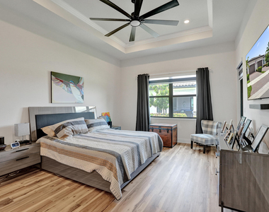 8334 W Blue Spring Drive - Photo Thumbnail 3