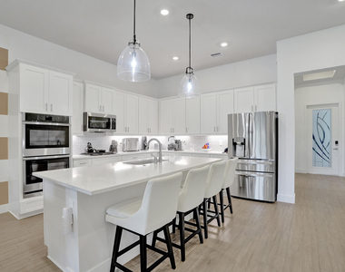 8334 W Blue Spring Drive - Photo Thumbnail 5