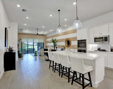 8334 W Blue Spring Drive - Photo Thumbnail 6