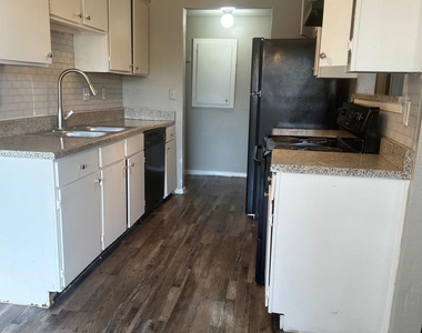1122 Millview Drive - Photo Thumbnail 5