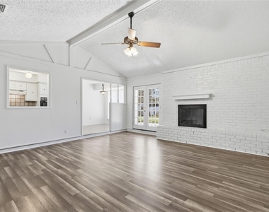 125 N Jessup Street - Photo Thumbnail 2