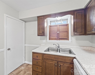 5805 Hunting Ridge Lane - Photo Thumbnail 11