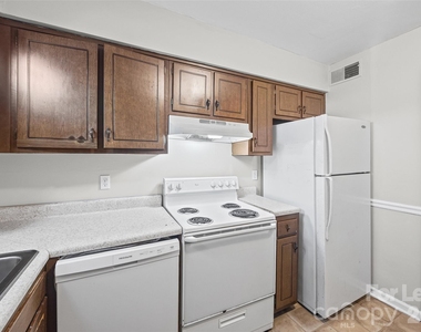 5805 Hunting Ridge Lane - Photo Thumbnail 10