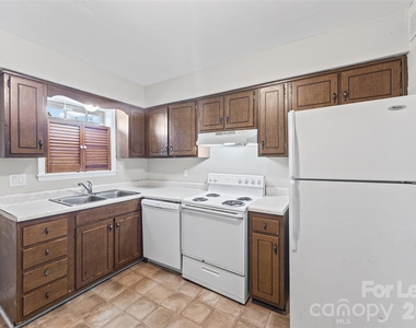 5805 Hunting Ridge Lane - Photo Thumbnail 9