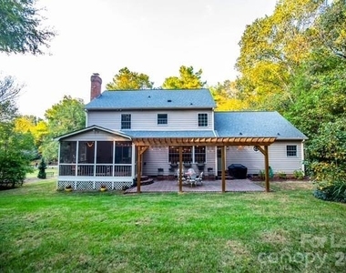 4011 Windwood Circle - Photo Thumbnail 10