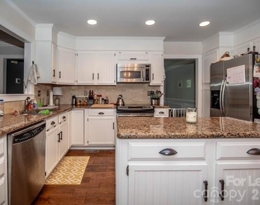 4011 Windwood Circle - Photo Thumbnail 5