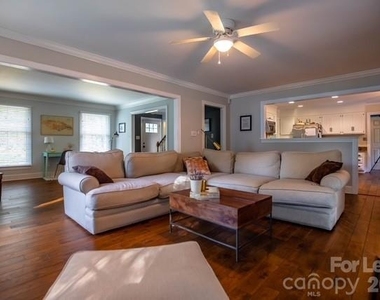 4011 Windwood Circle - Photo Thumbnail 4