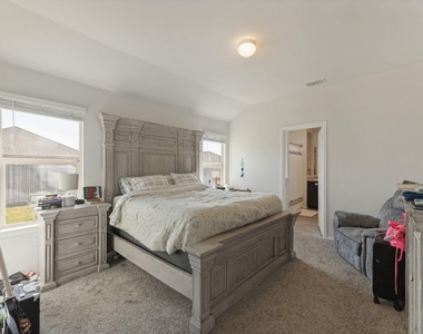 9224 Castorian Drive - Photo Thumbnail 7