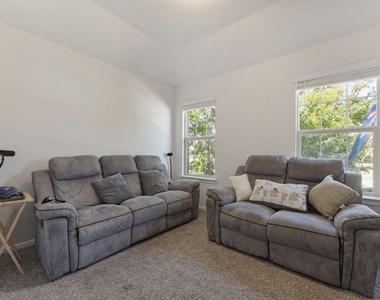 9224 Castorian Drive - Photo Thumbnail 5