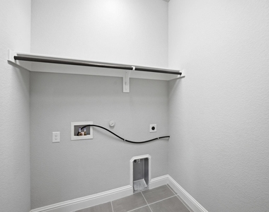 911 Midland Drive - Photo Thumbnail 13