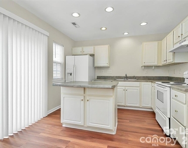 411 Caddy Street - Photo Thumbnail 3