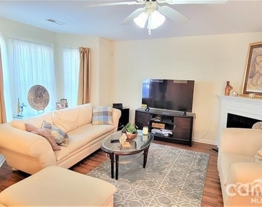 411 Caddy Street - Photo Thumbnail 9