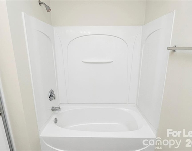 411 Caddy Street - Photo Thumbnail 32