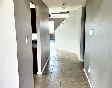 208 Dye Drive - Photo Thumbnail 1