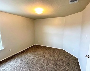 208 Dye Drive - Photo Thumbnail 20