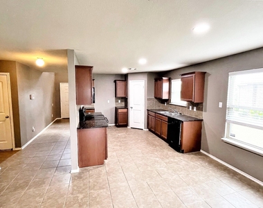 208 Dye Drive - Photo Thumbnail 4
