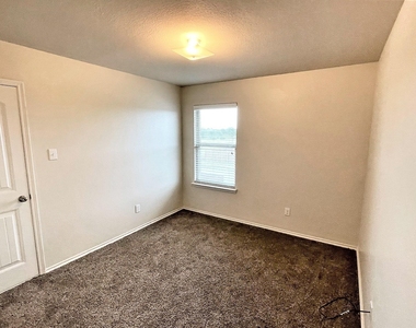 208 Dye Drive - Photo Thumbnail 16