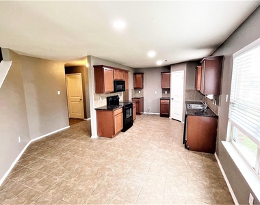 208 Dye Drive - Photo Thumbnail 5