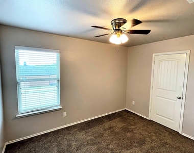 208 Dye Drive - Photo Thumbnail 17