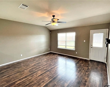 208 Dye Drive - Photo Thumbnail 7