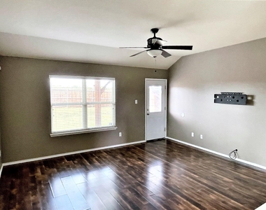 208 Dye Drive - Photo Thumbnail 8