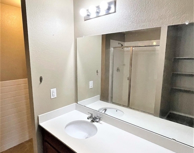 208 Dye Drive - Photo Thumbnail 12