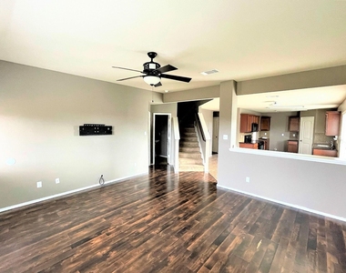 208 Dye Drive - Photo Thumbnail 6