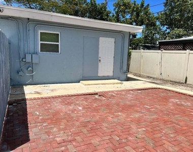 1210 S D Street - Photo Thumbnail 12