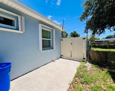 1210 S D Street - Photo Thumbnail 1