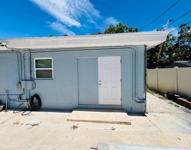 1210 S D Street - Photo Thumbnail 10