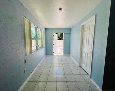 1210 S D Street - Photo Thumbnail 6