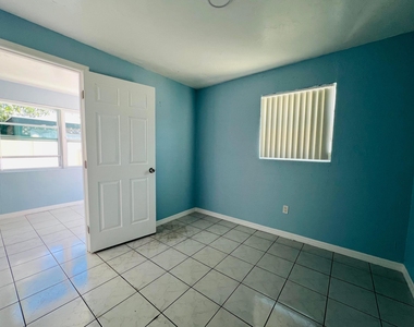 1210 S D Street - Photo Thumbnail 7