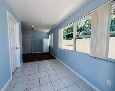 1210 S D Street - Photo Thumbnail 3